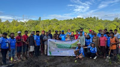 Peringati HUT RI dan PAN, Dr Kasman Hi Ahmad Gelar Penanaman Mangrove di Desa Kakara