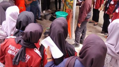 FIKES UMMU ‘Sulap’ Penyaringan Air Bersih Di Kelurahan Tosa