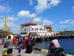 Kasman Memimpin Penyambutan KM Sabuk Nusantara 115 di Pelabuhan Galela