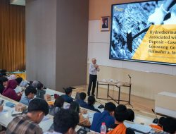 NHM Hadir di Study Club FTG UNPAD, Hibahkan Spesimen Batuan Asli Tambang Emas Gosowong 