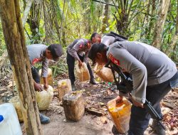 Polsek Gane Timur Bongkar Penyulingan Produksi Miras Jenis Captikus di Desa Sawat