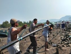Masyarakat Kusubibi Bersama Polsek Bacan Barat Gotong Royong Pasang Jaringan Air Bersih